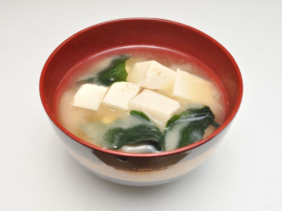 豆腐とわかめの速攻味噌汁の写真